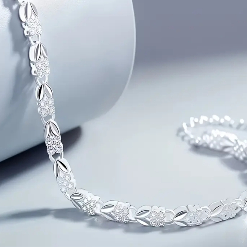 Elegant 9.25 Sterling Silver Bracelet